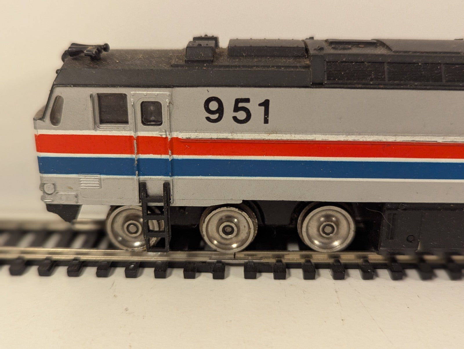 Bachmann USA HO Gauge E60CP Amtrak Electric Locomotive #951 Dummy Unit