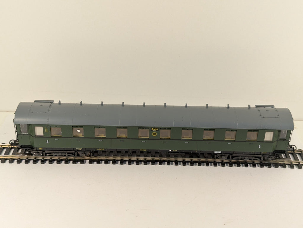 Liliput 84302 HO Gauge Green German Reichsbahn 3rd Class Coach Boxed