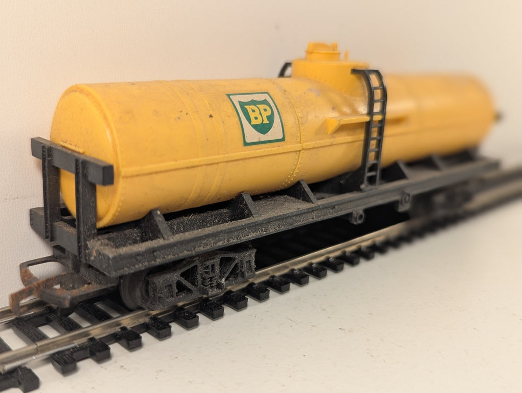 Tri-ang R117 BP Tank Wagon OO Gauge