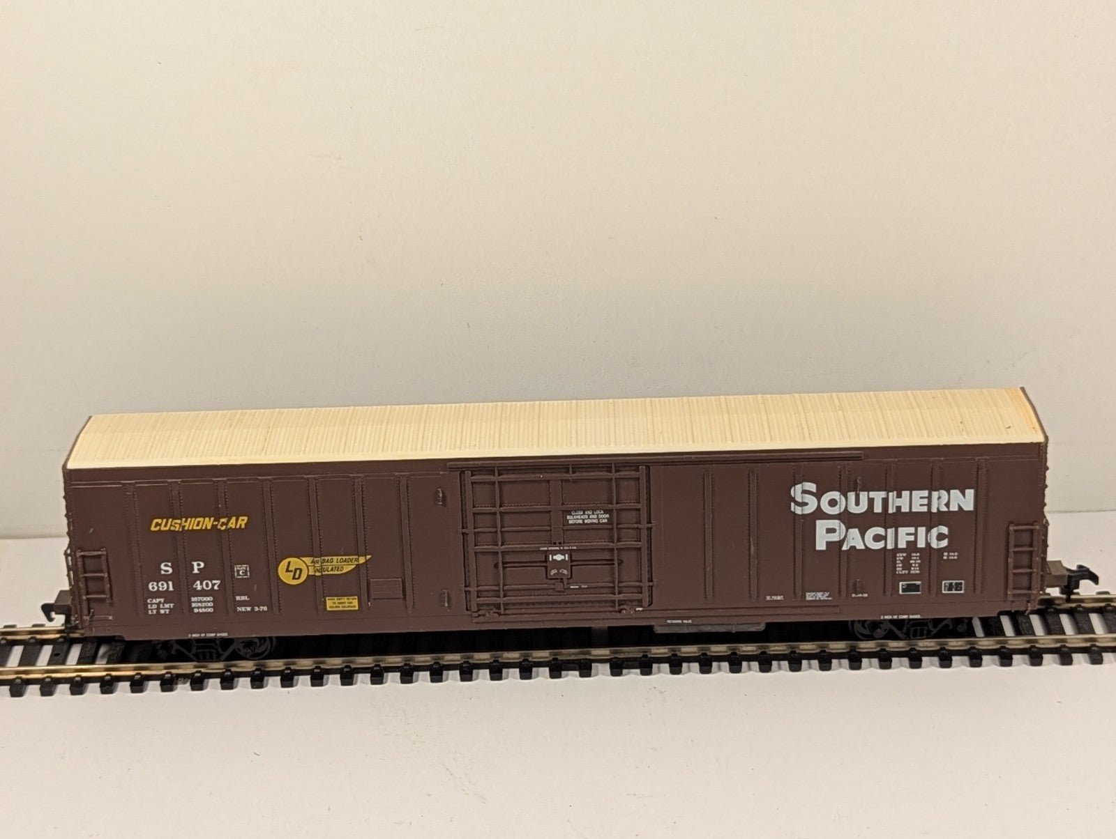 Walthers HO Gauge 50ft Smooth-Side Boxcar