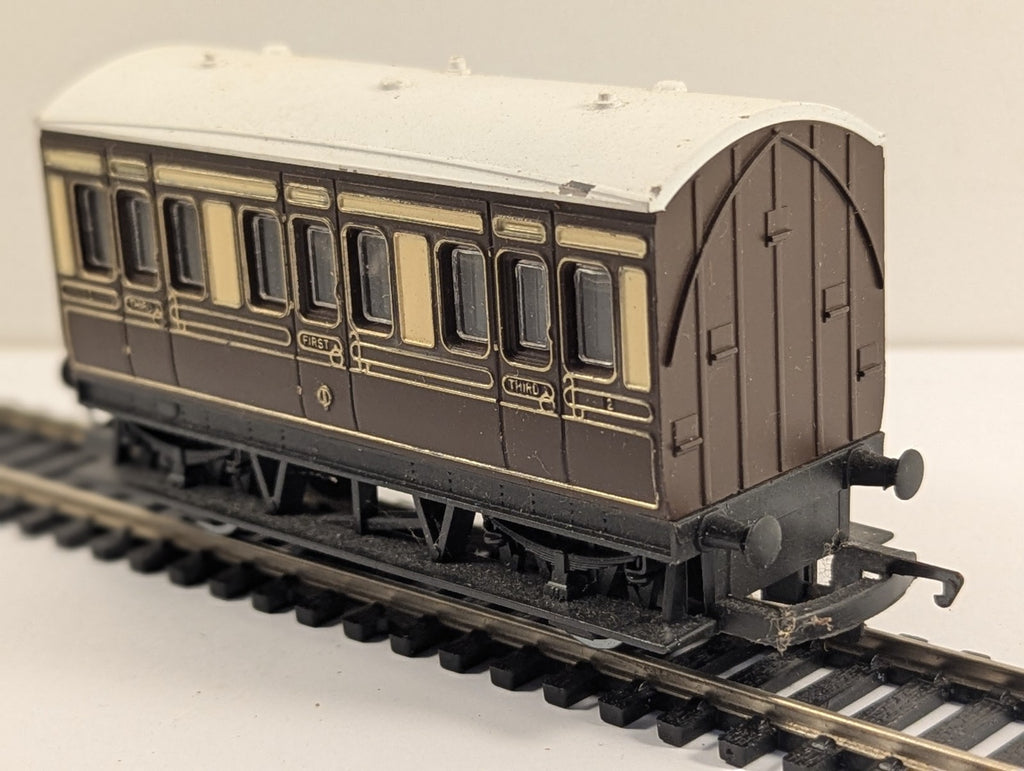 Hornby R446 OO Gauge GWR 4-Wheel Composite Coach