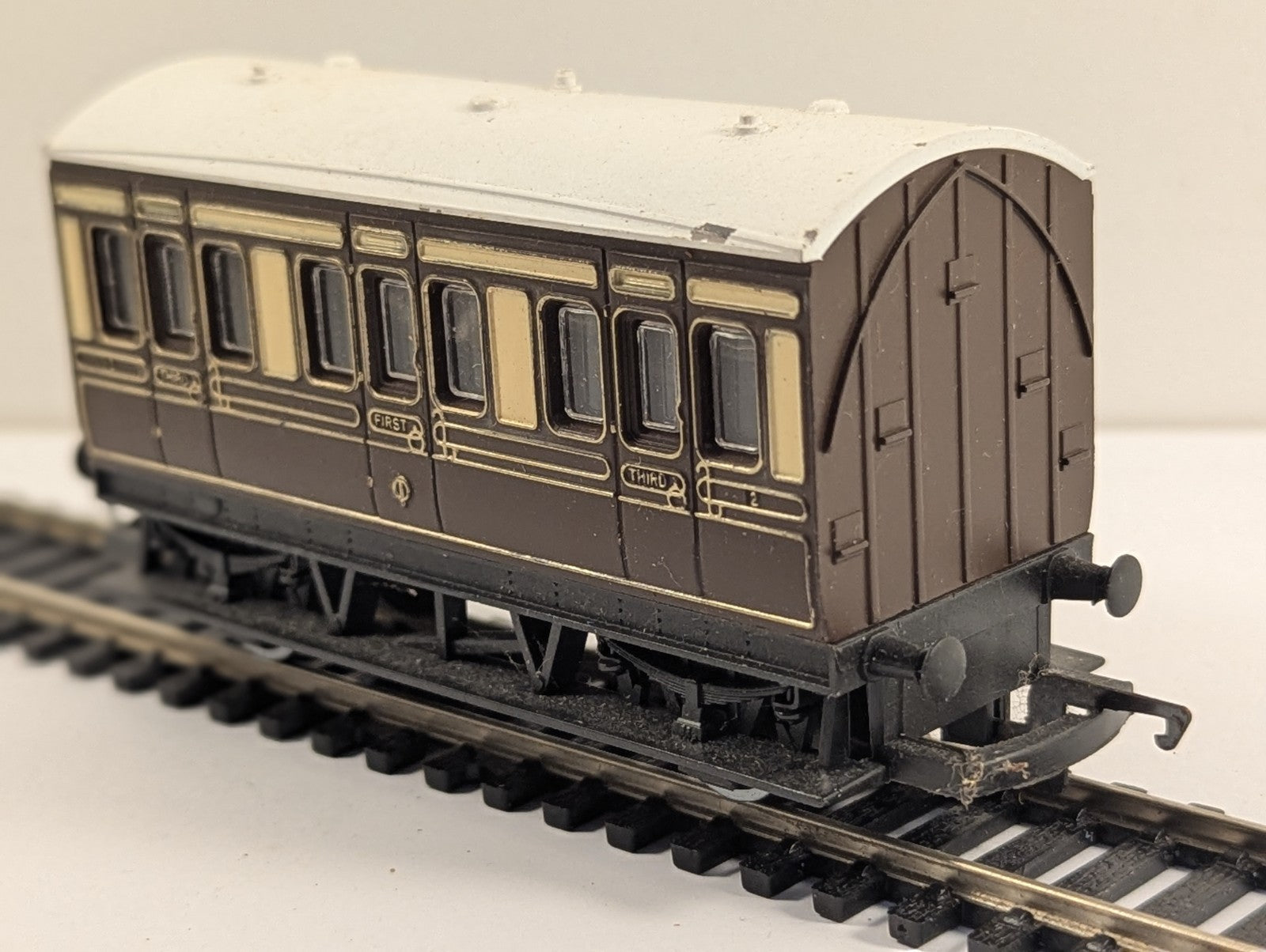Hornby R446 OO Gauge GWR 4-Wheel Composite Coach
