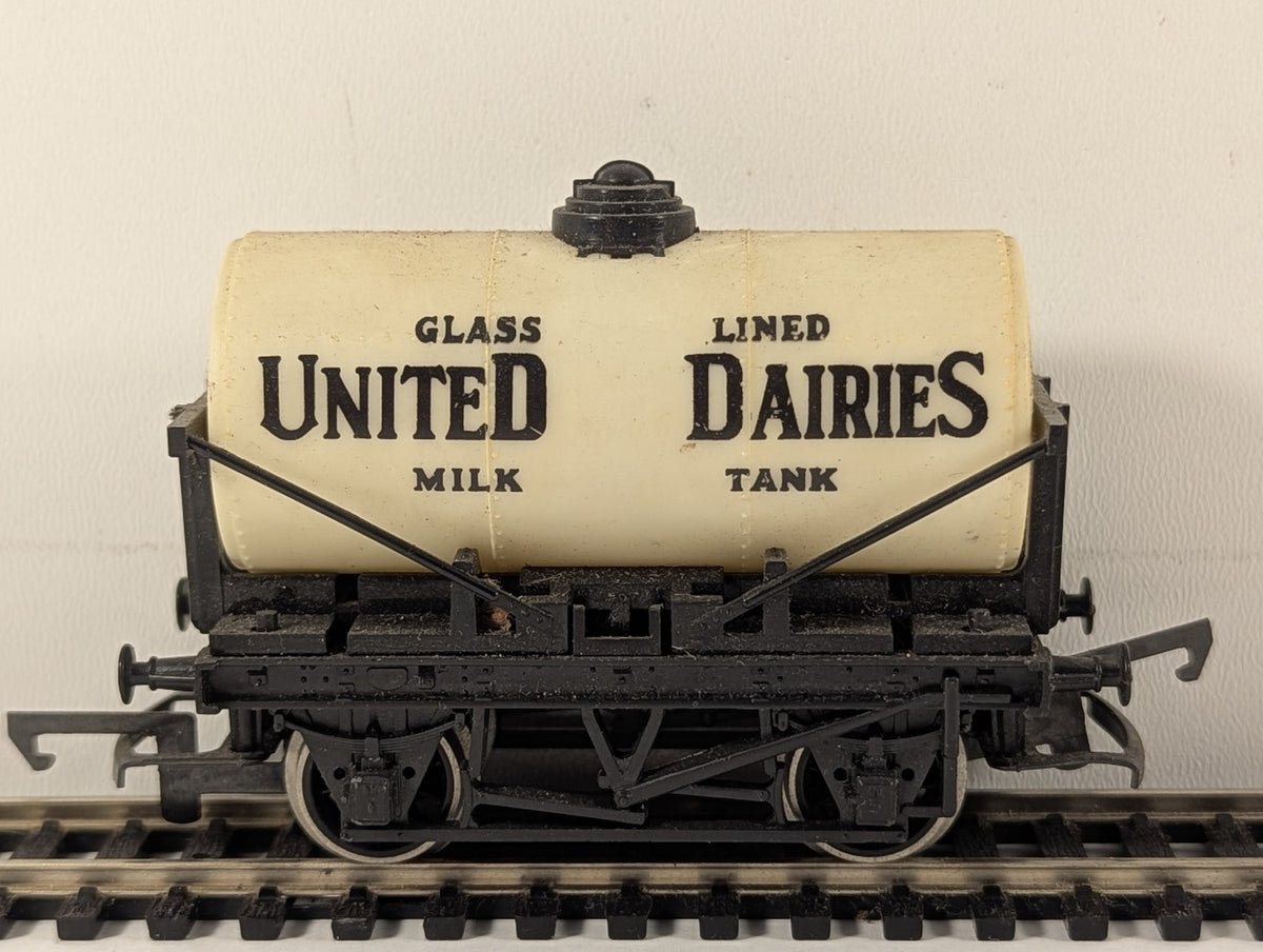 Hornby OO Gauge 6-Wheel Milk Tank Wagon Goods Wagon United Dairies R127