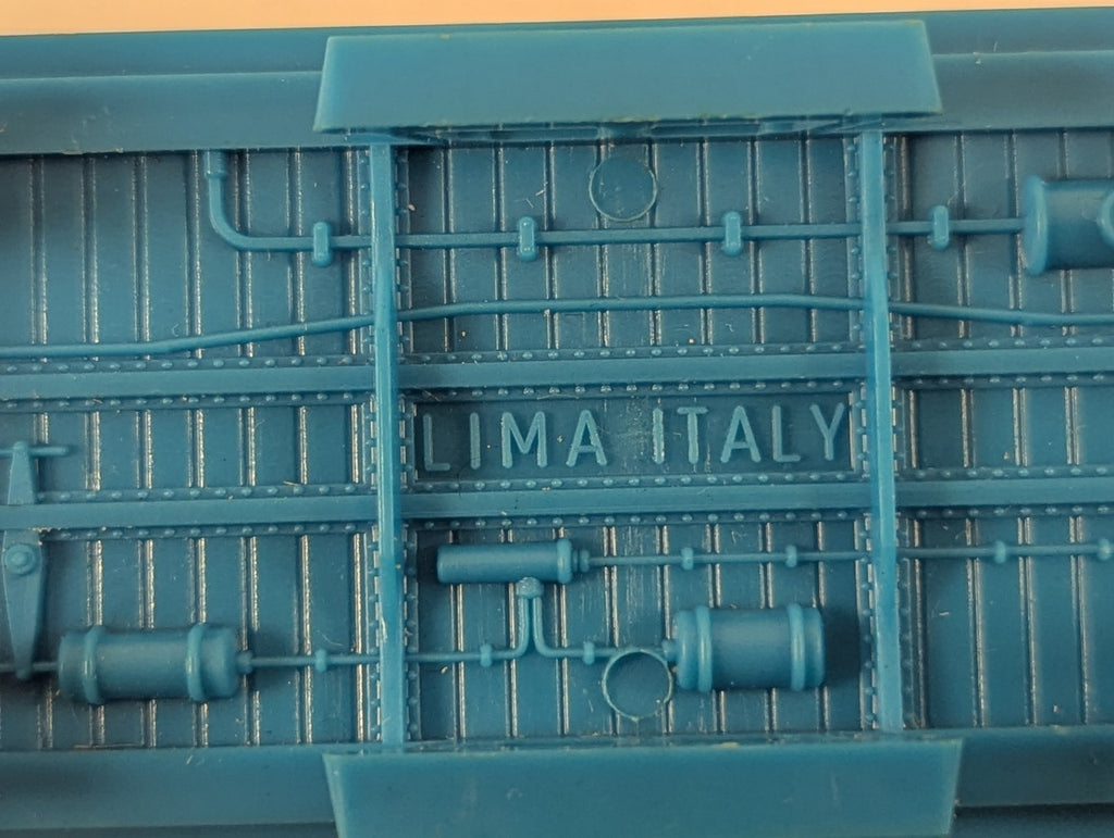 Lima OO Gauge Grimsby Fish Van Goods Wagon N82642H Grimsby Fish Blue