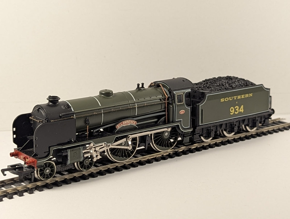 Hornby OO Gauge Schools Class 4-4-0 'St. Lawrence' Steam Locomotive 934