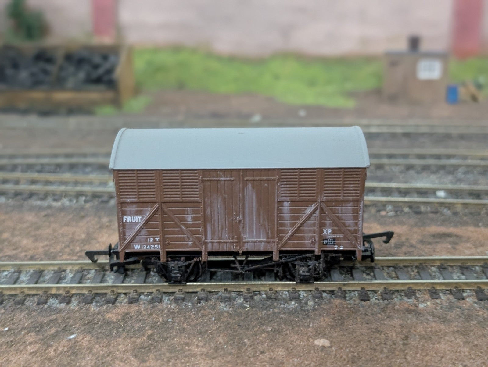 Dapol B098 12 Ton Fruit Vent Van W134251 Brown Wagon