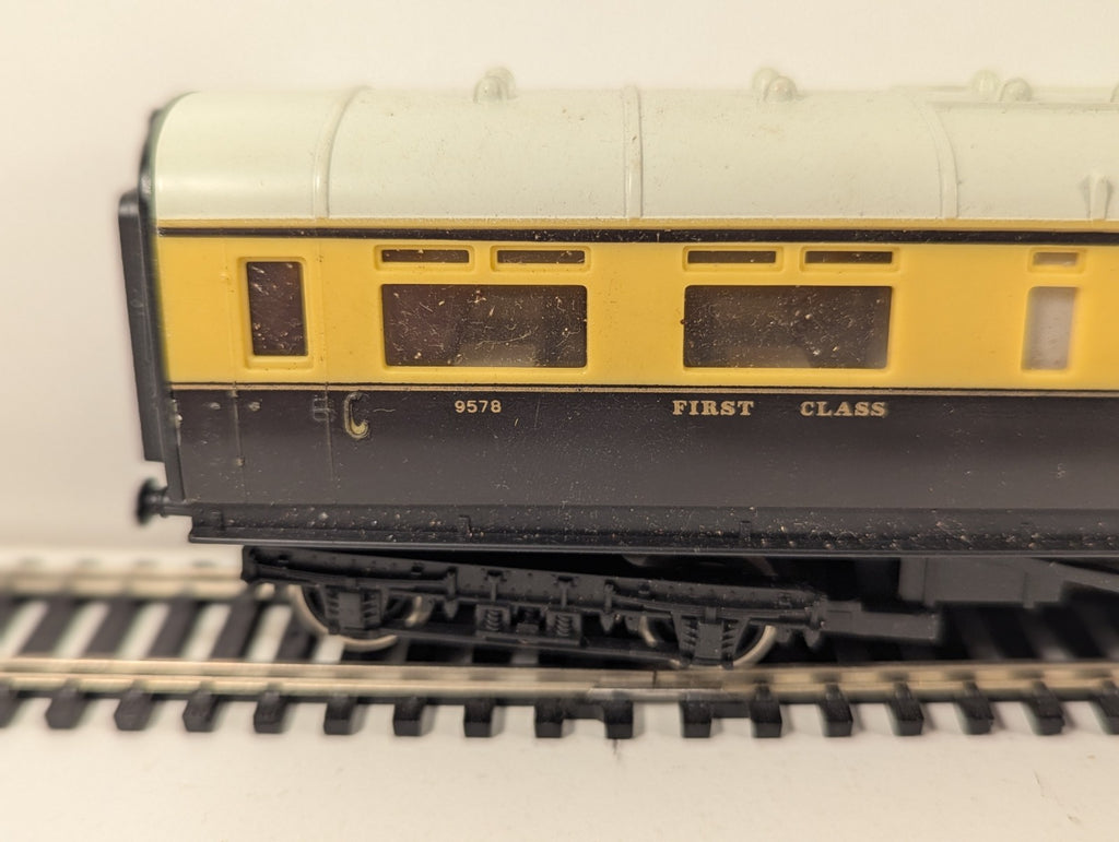 Hornby R454 OO Gauge GWR Collett Restaurant Car No. 9578