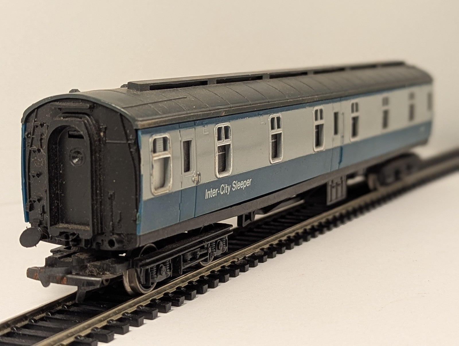 Hornby OO Gauge BR Mk1 Sleeper Coach Passenger Coach 2510 BR Blue & Grey R328