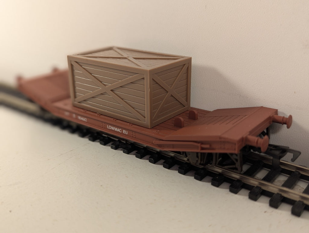 Airfix 54330 OO Gauge 25 Ton Lowmac Machine Wagon with Crate Load
