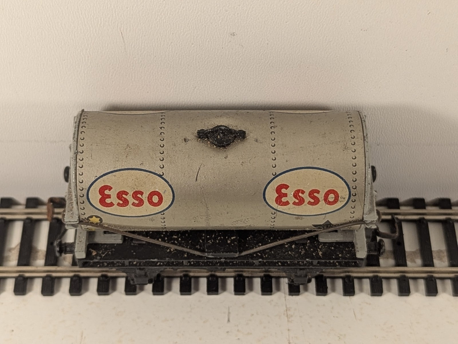 Hornby Dublo OO Gauge Esso Petrol Tank Wagon Goods Wagon Esso Silver
