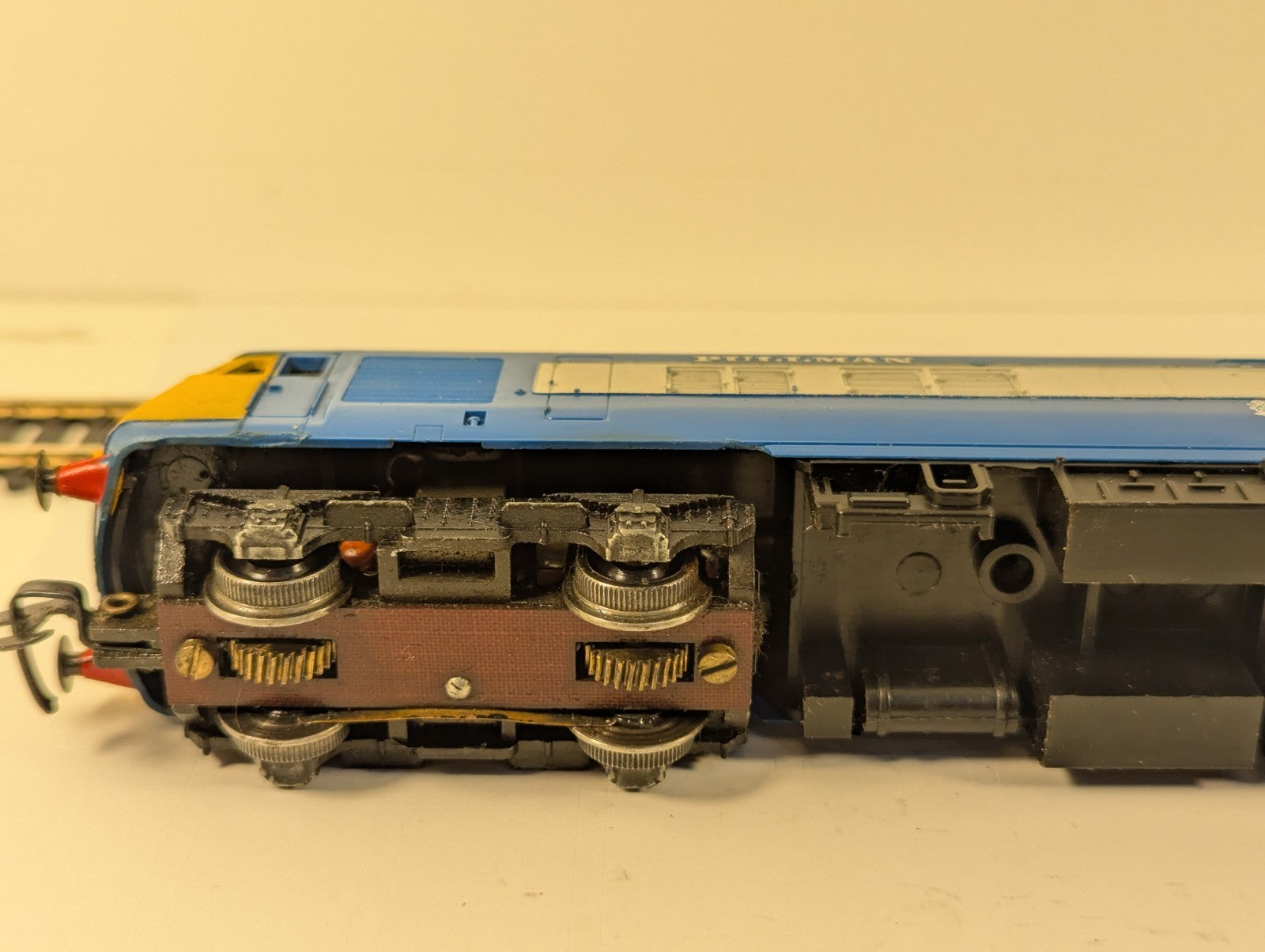 Tri-angHornby R555 OOGauge BR Blue Pullman Class 251 DMU Power Car - non runner