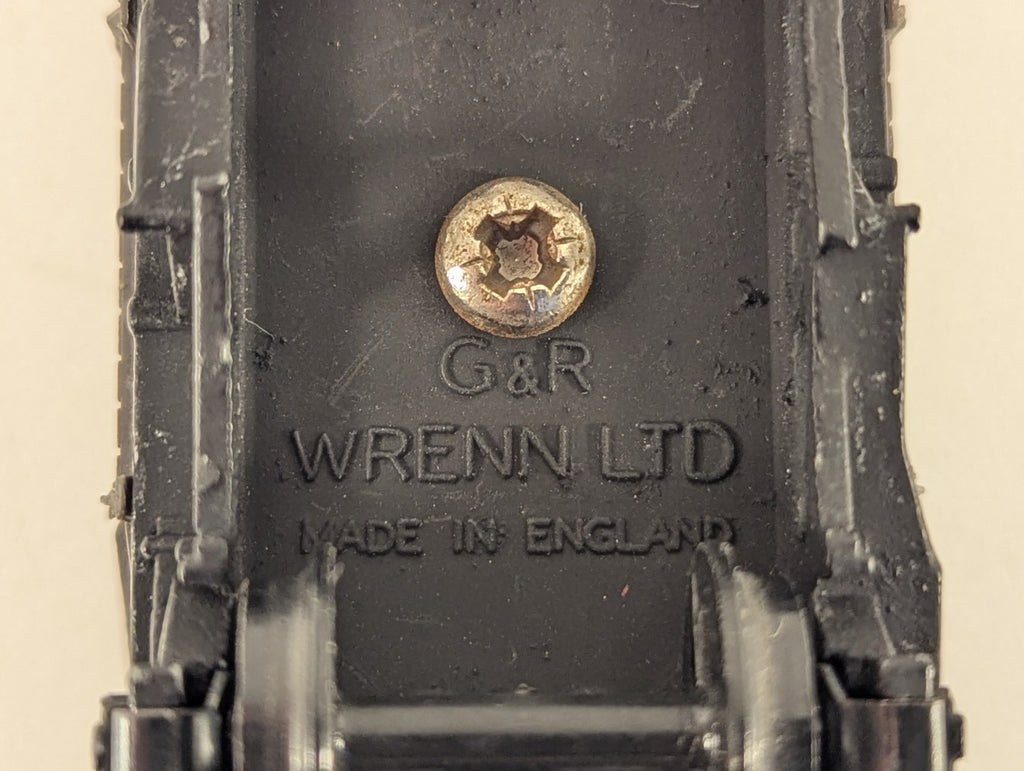 Wrenn W4318P/A OO Gauge Peek Frean’s Ventilated Van