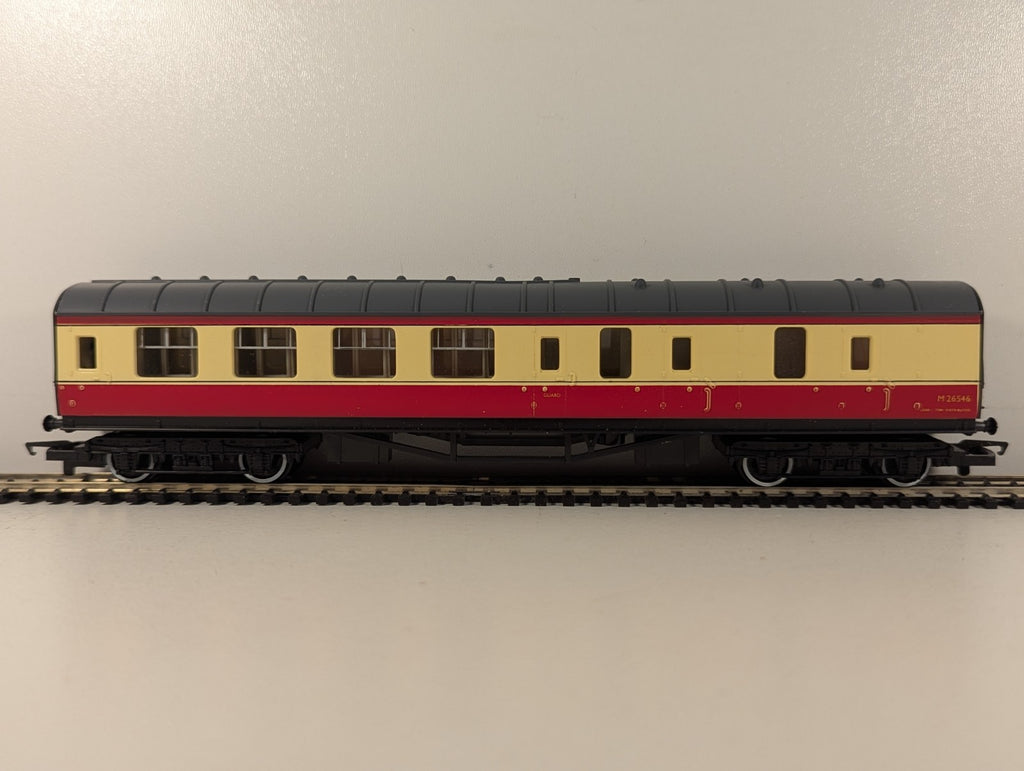 Hornby Railways OO Gauge BR Brake Coach Passenger Coach M26546