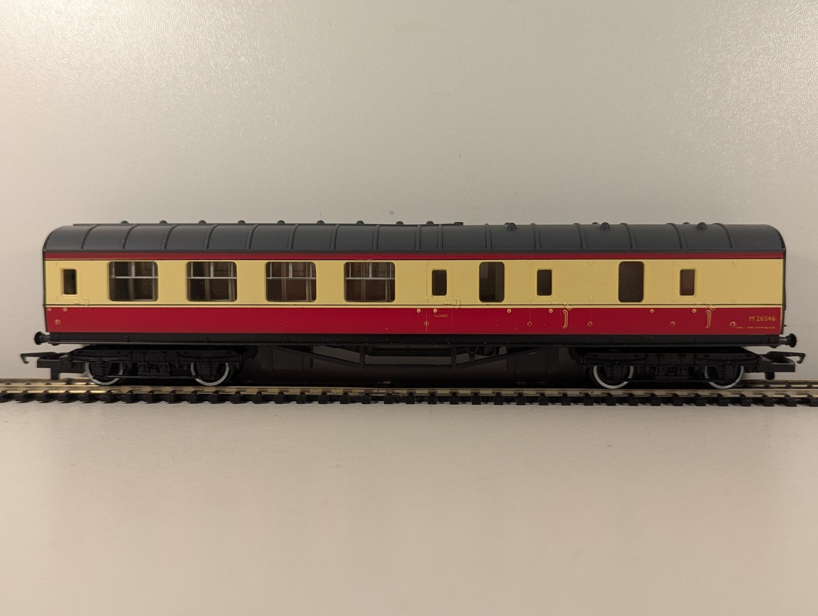 Hornby Railways OO Gauge BR Brake Coach Passenger Coach M26546
