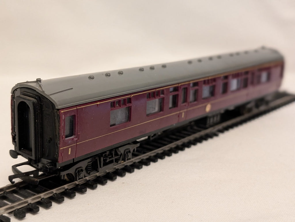 Trix Mk1 Composite Corridor M16171 model railway coach in BR maroon livery