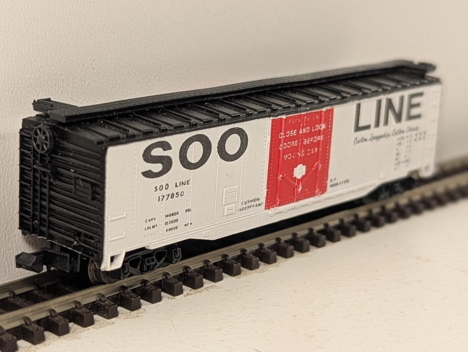Minitrix 3246 N Gauge Soo Line 50ft Plug Door Boxcar - Boxed