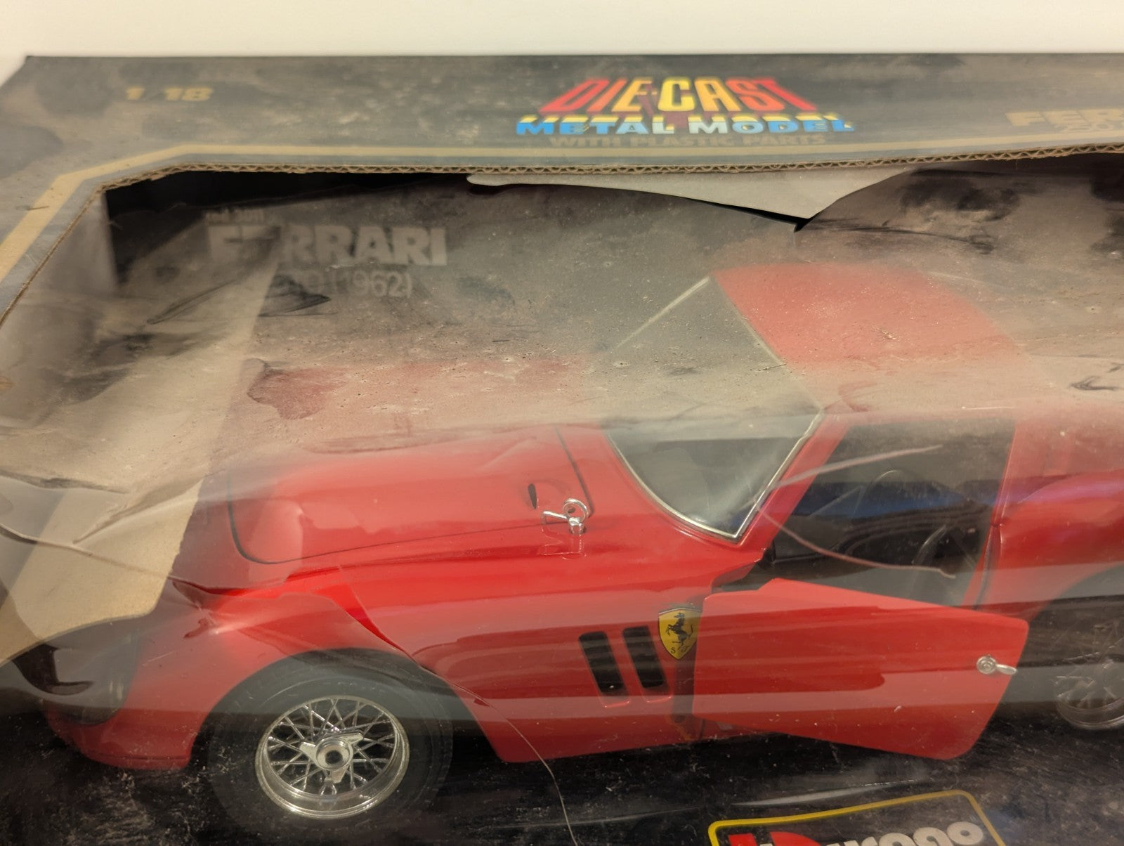 Bburago 1:18 Ferrari 250 GTO (1962) Die-cast Model Car Red 3011