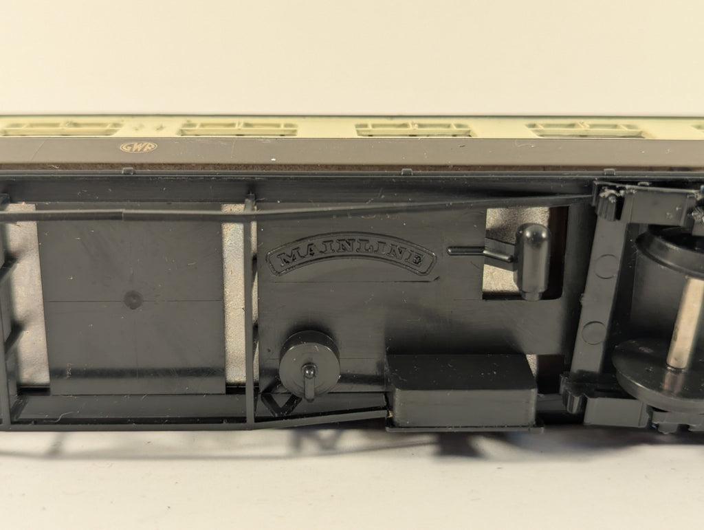 Mainline 937124 OO Gauge GWR Collett 3rd Corridor Coach