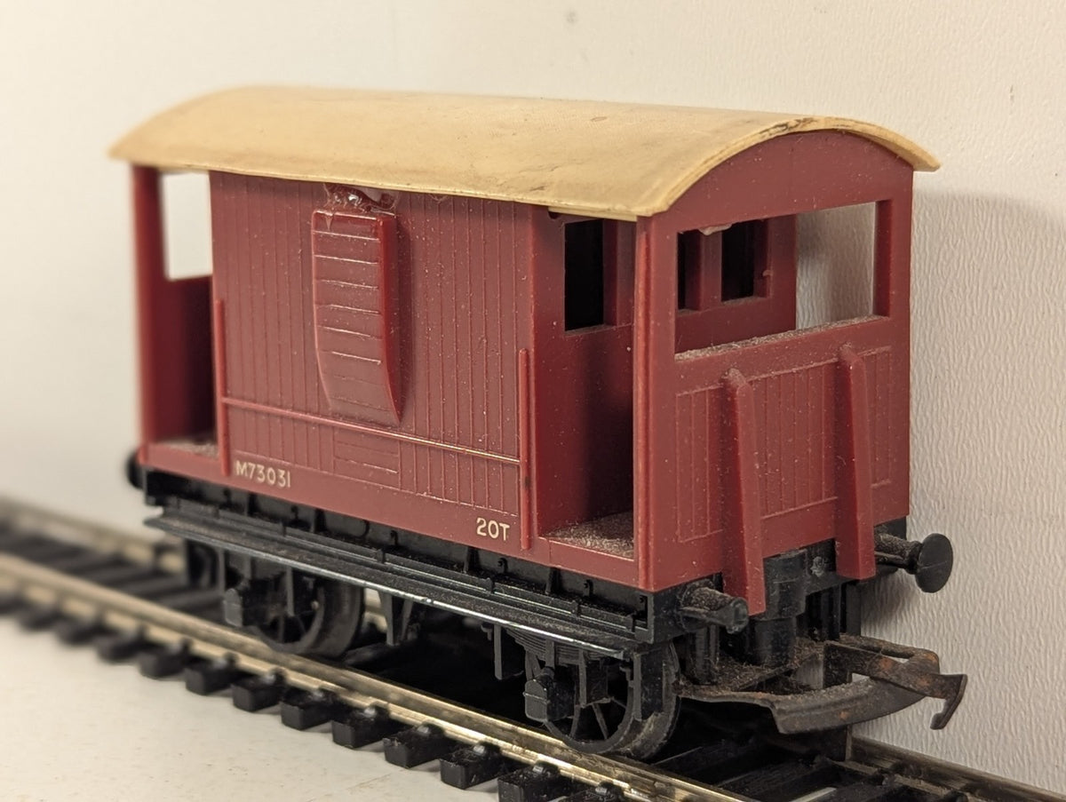 Tri-ang OO Gauge 20 Ton Brake Van M73031 BR Maroon