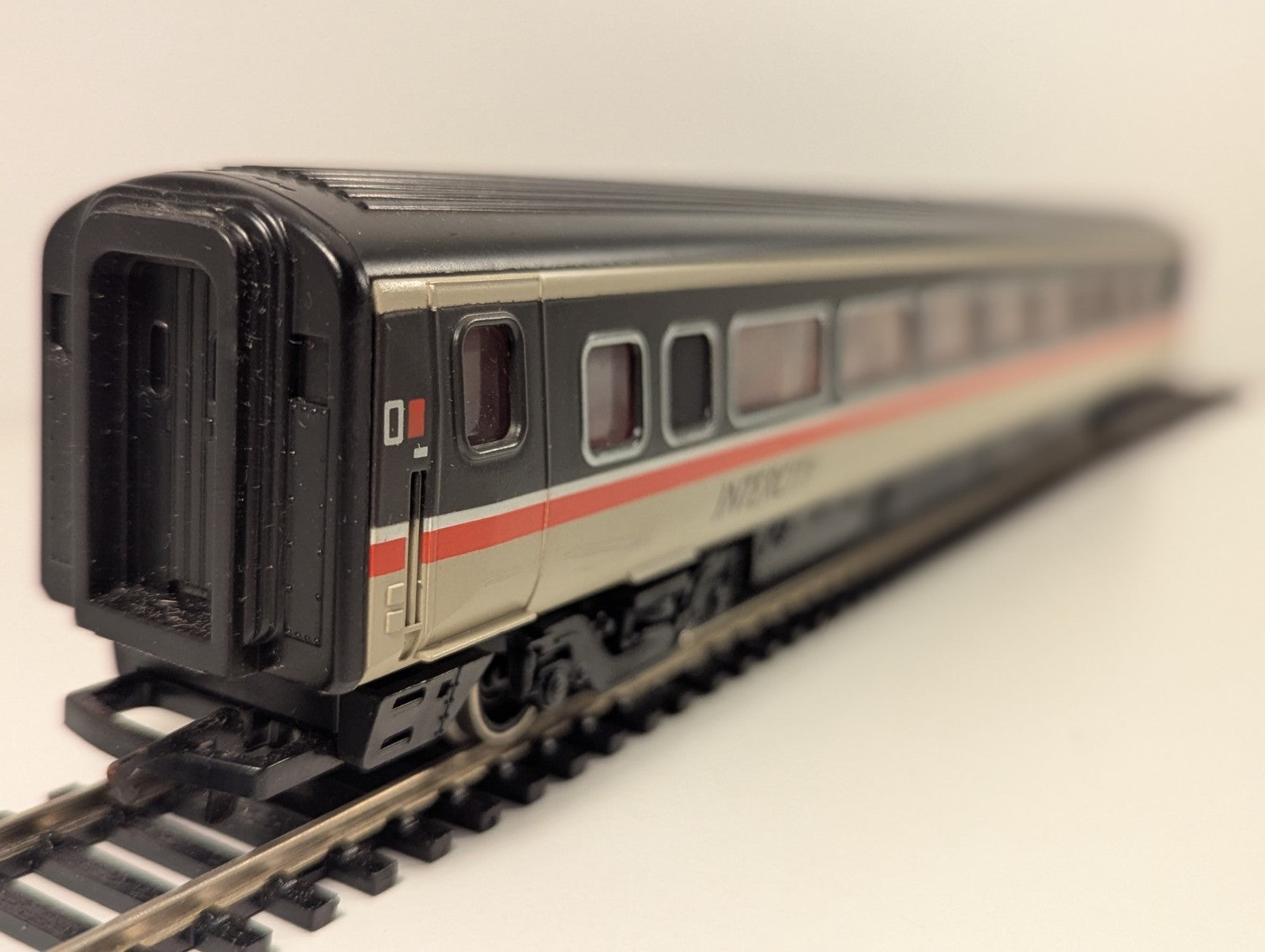 Hornby OO Gauge BR Mk4 TSO Coach No.12410