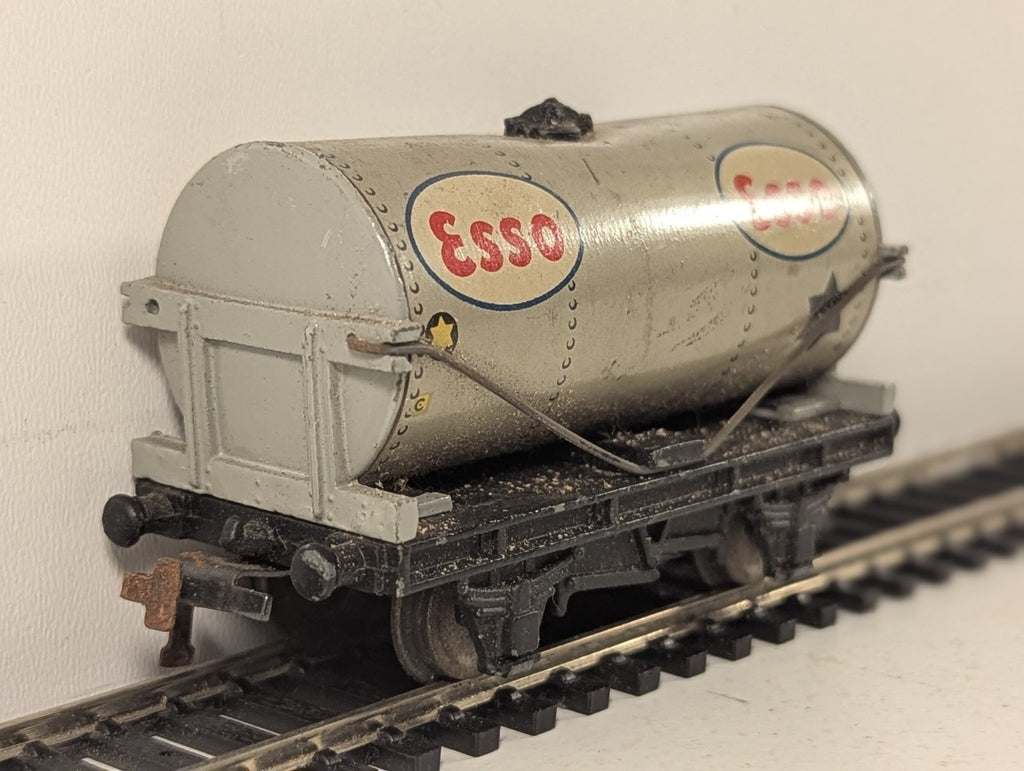 Hornby Dublo OO Gauge Esso Petrol Tank Wagon Goods Wagon Esso Silver