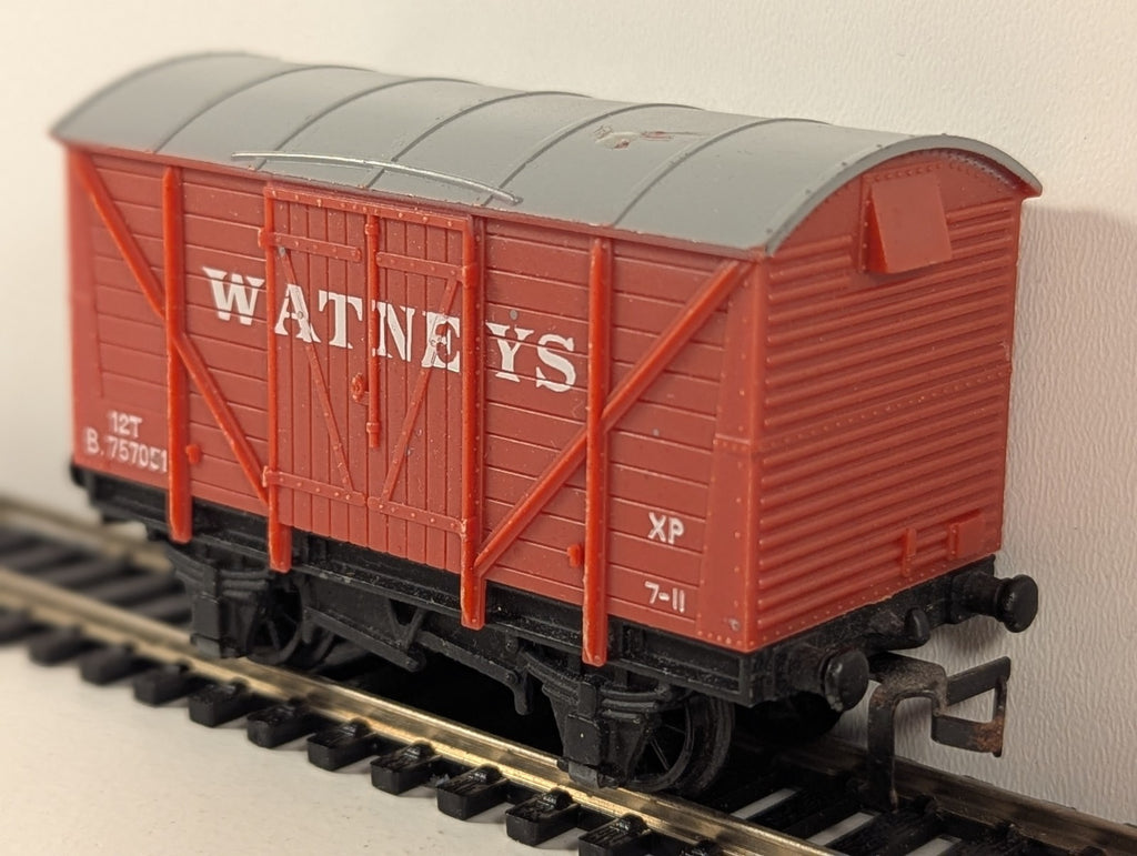 Hornby Dublo OO Gauge Ventilated Van – Watneys Red Livery