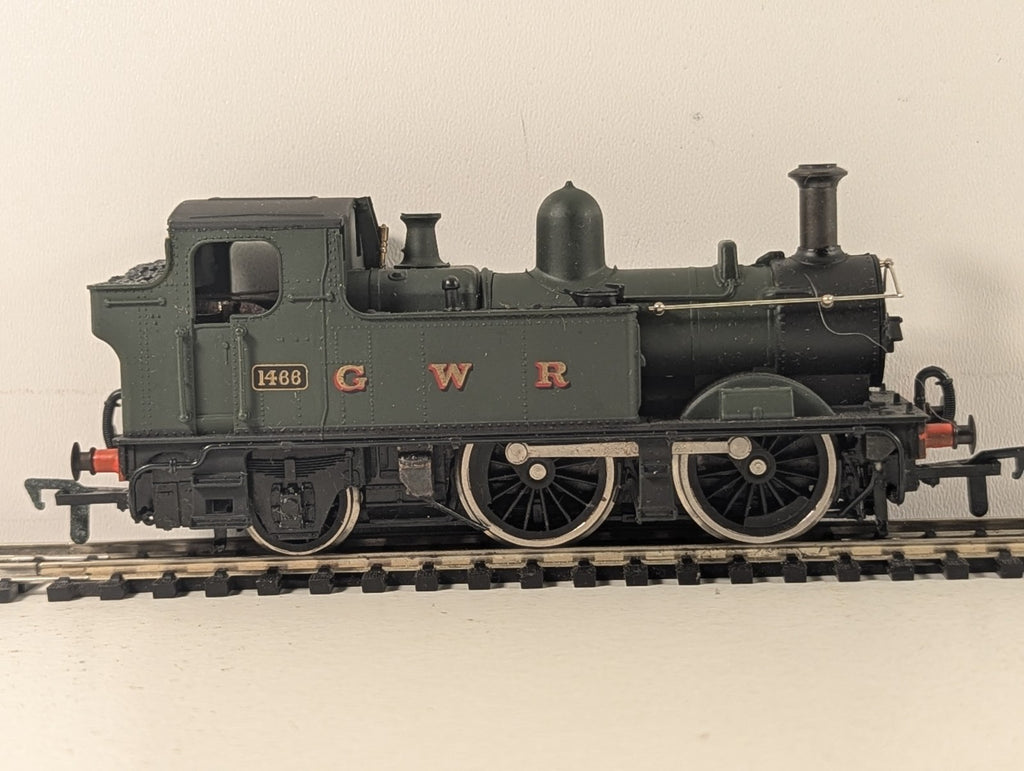 Airfix OO Gauge GWR 1400 Class 0-4-2T Steam Locomotive 1466 GWR Green