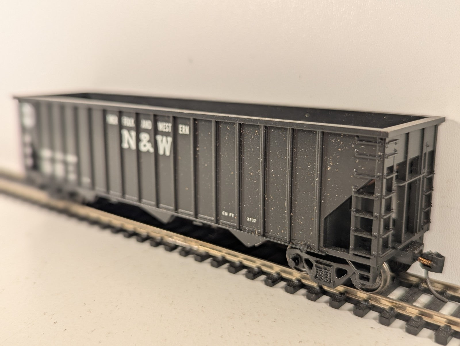 Athearn HO Gauge Norfolk & Western 3-Bay Hopper wagon 132998