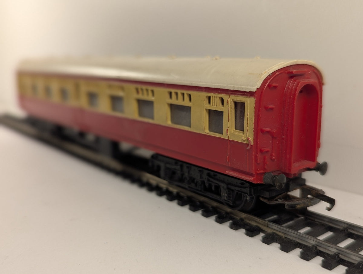 Tri-ang OO Gauge BR Crimson and Cream Composite Coach Passenger Coach R.226