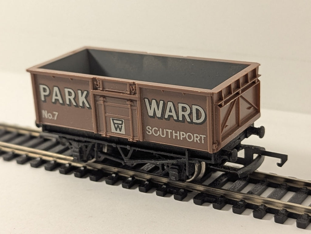 Wrenn OO Gauge Mineral Wagon 'Park Ward' Goods Wagon 7 W5026