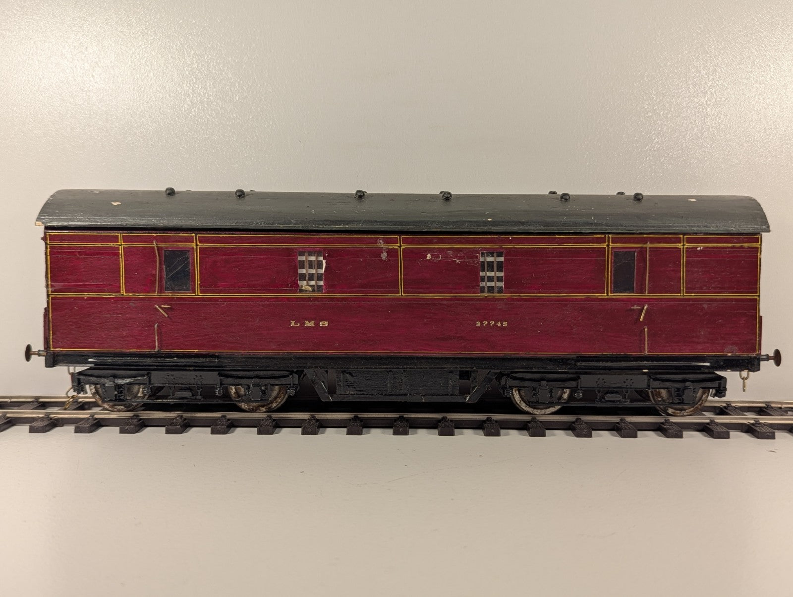 Kitbuilt O Gauge LMS Full Parcels Brake Van Maroon