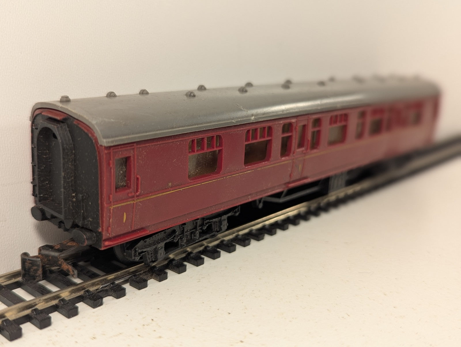 Jouef HO Gauge BR First Class Corridor Coach Passenger Coach 15100 BR Maroon