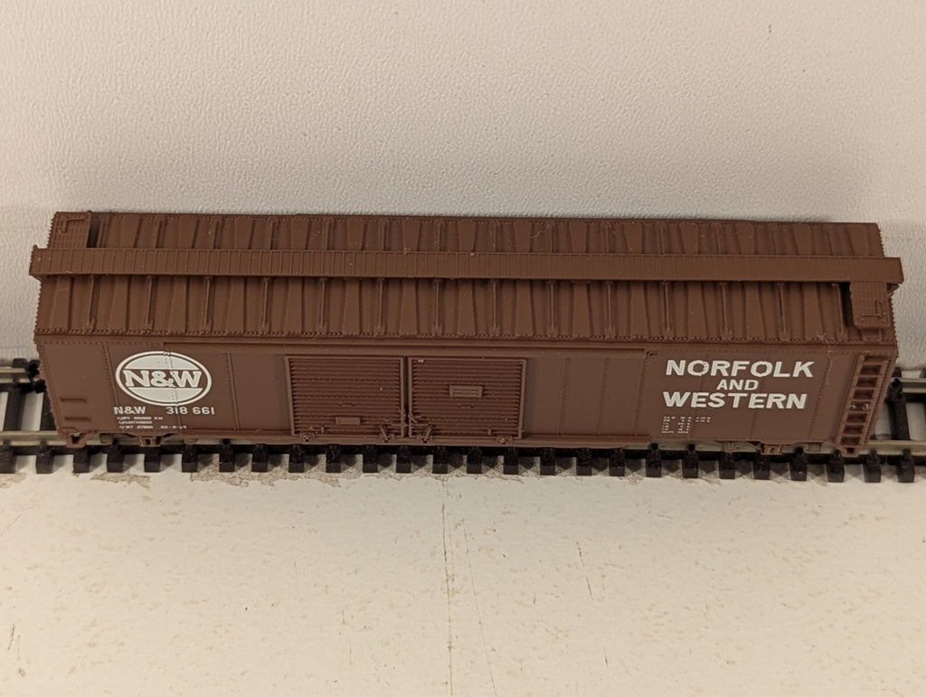 Atlas N Gauge Norfolk & Western Boxcar Brown