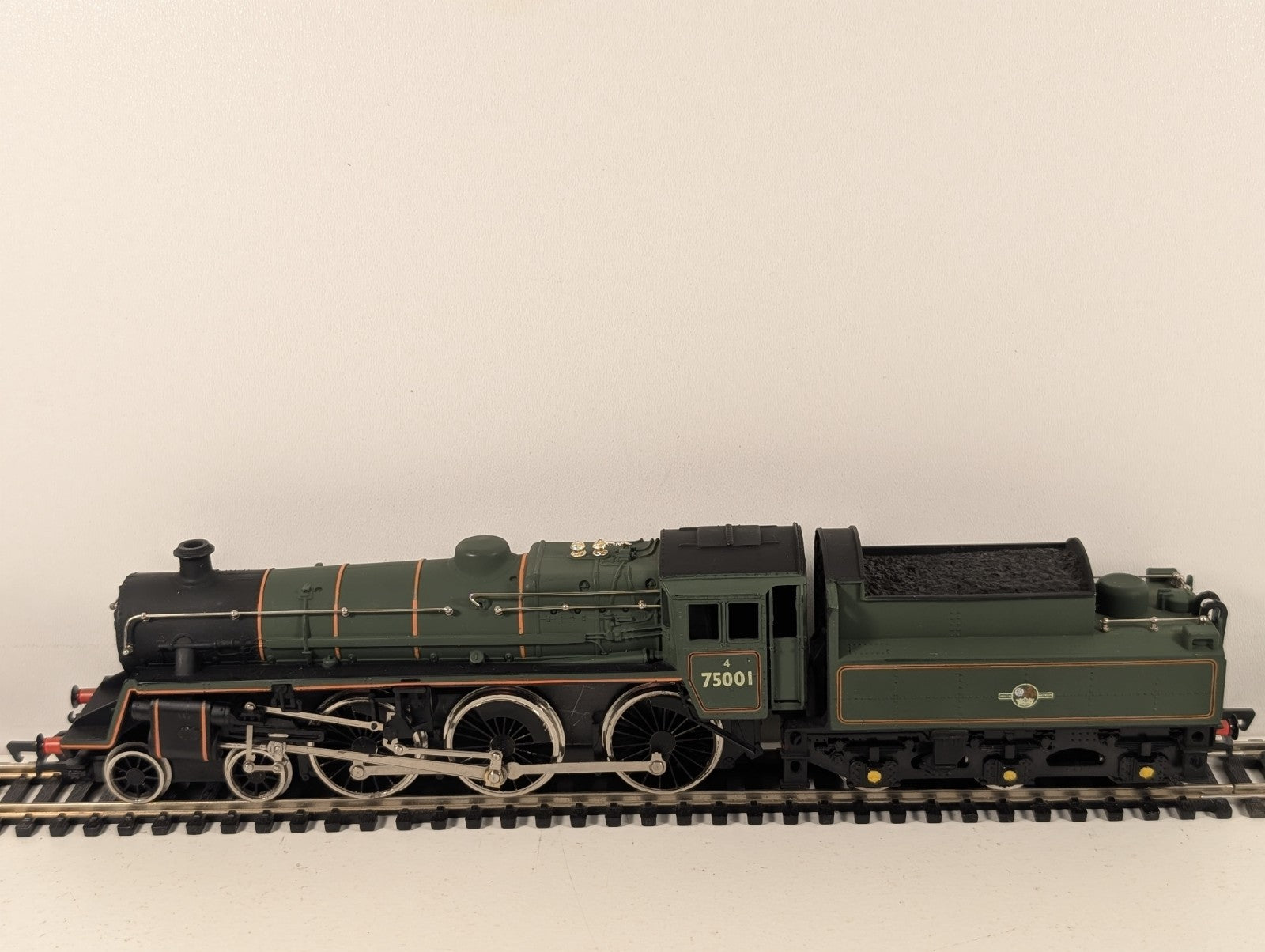 Mainline OO Gauge Standard Class 4 75001 BR Lined Green