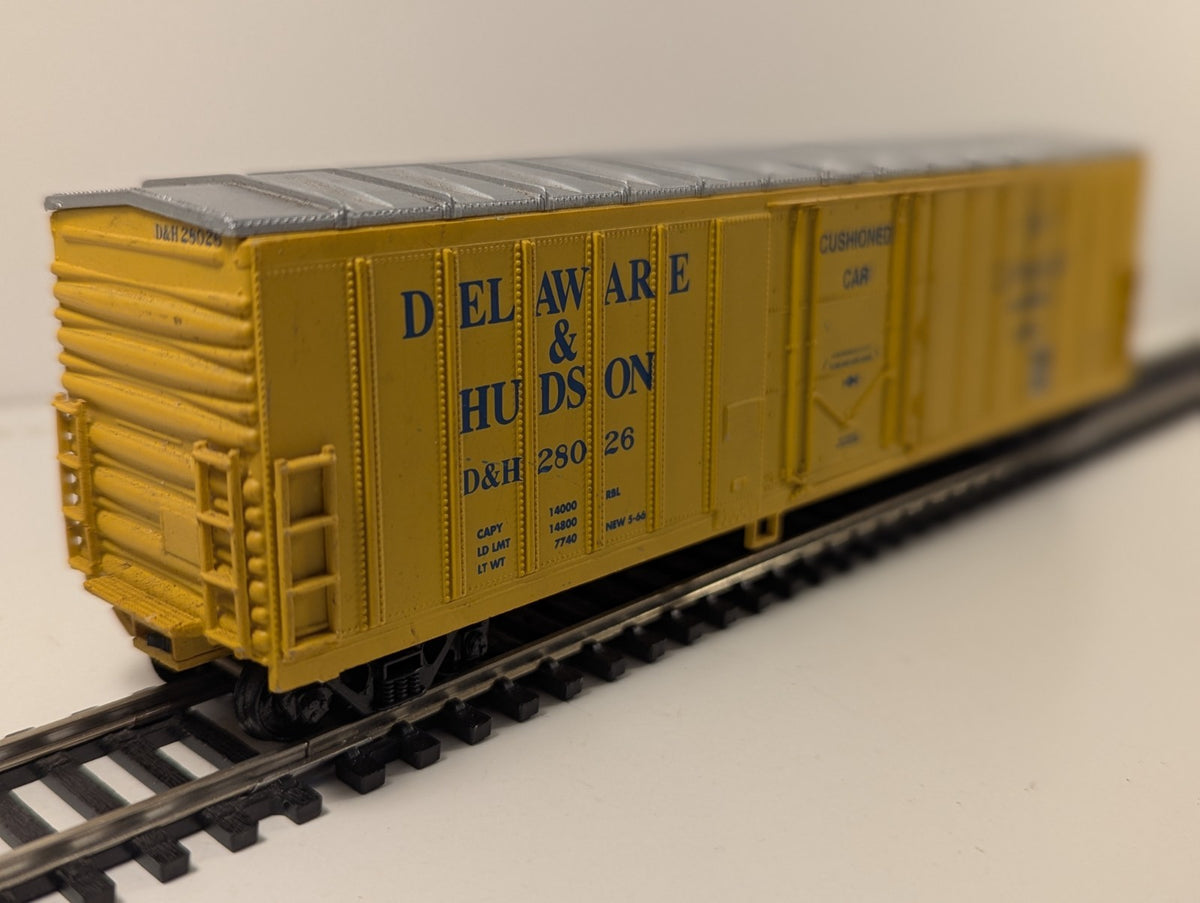 Walthers Mainline HO Gauge 50ft Waffle Side Boxcar D&H