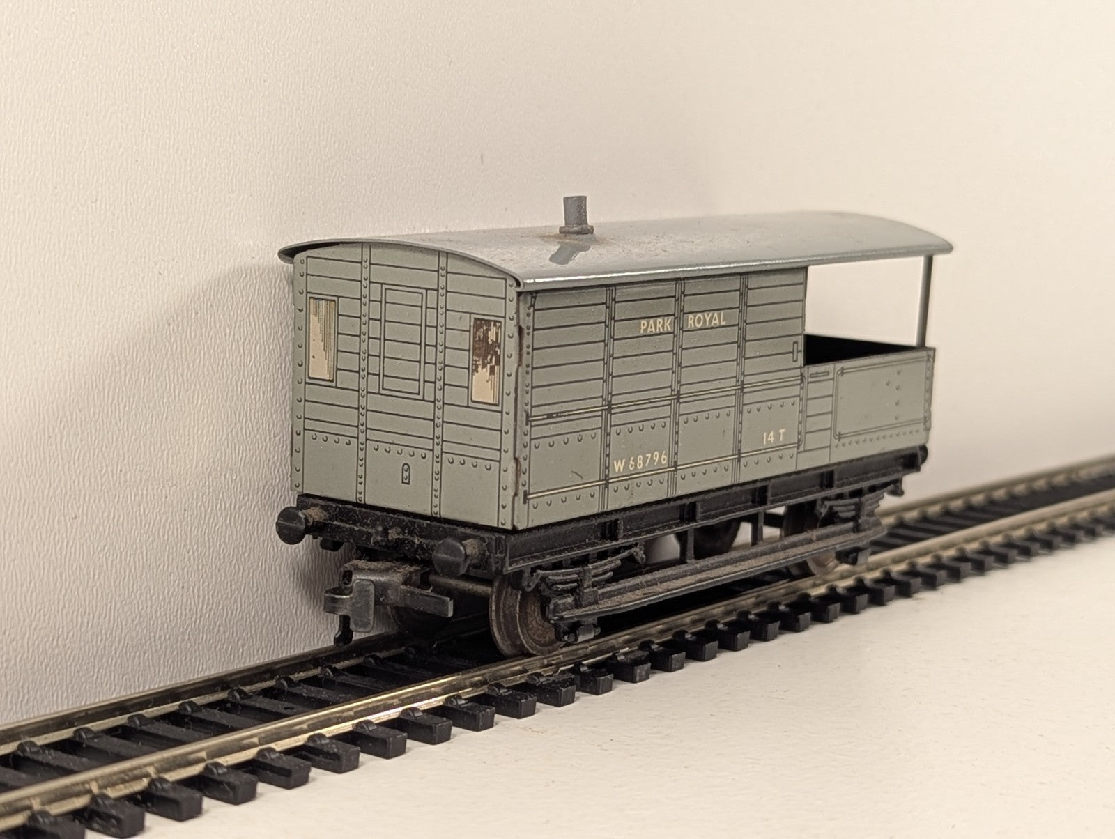 Hornby Dublo OO Gauge GWR Grey Toad Brake Van - Wrong Box
