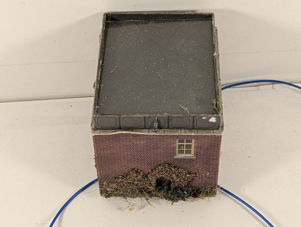 Metcalfe N Gauge Fire Station Building Red Brick with lights