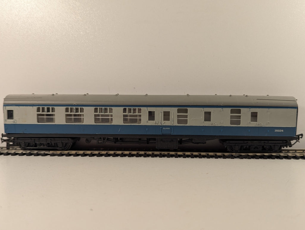 Tri-ang OO Gauge BR Mk1 Brake Second Corridor (BSK) Passenger Coach
