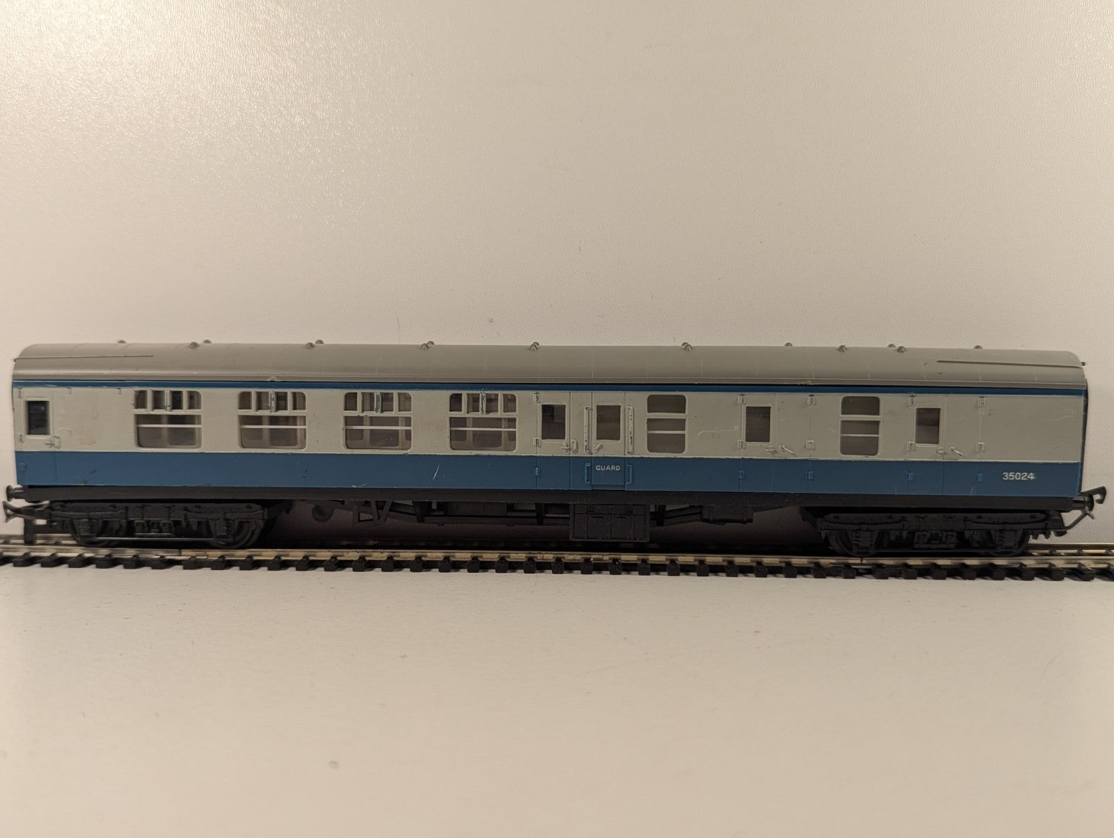 Tri-ang OO Gauge BR Mk1 Brake Second Corridor (BSK) Passenger Coach