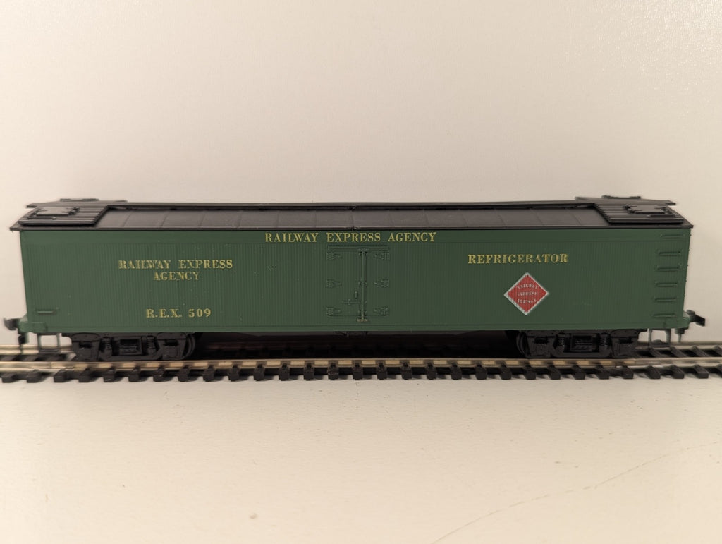 Roundhouse MDC Express Refrigerator Car – REA HO Scale