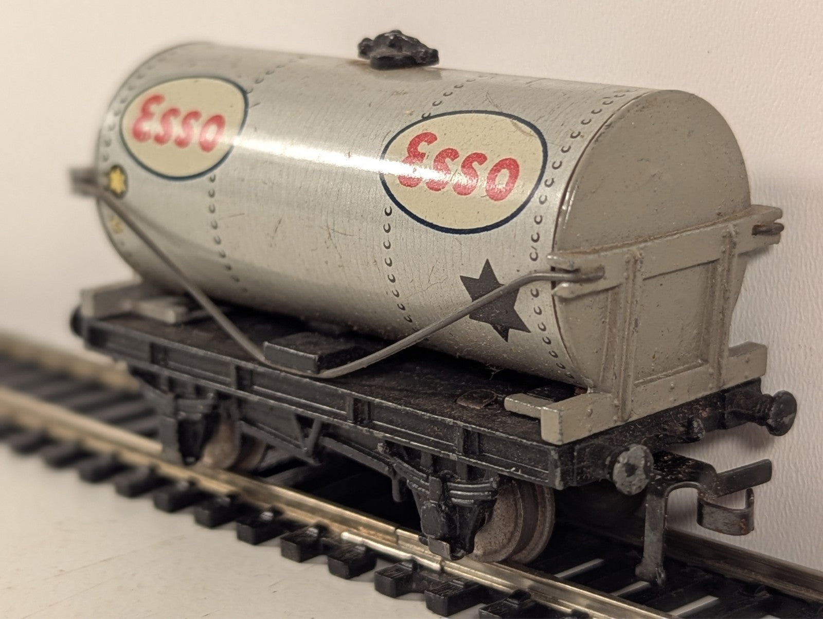 Hornby-Dublo Esso Tank Wagon OO Gauge - Boxed