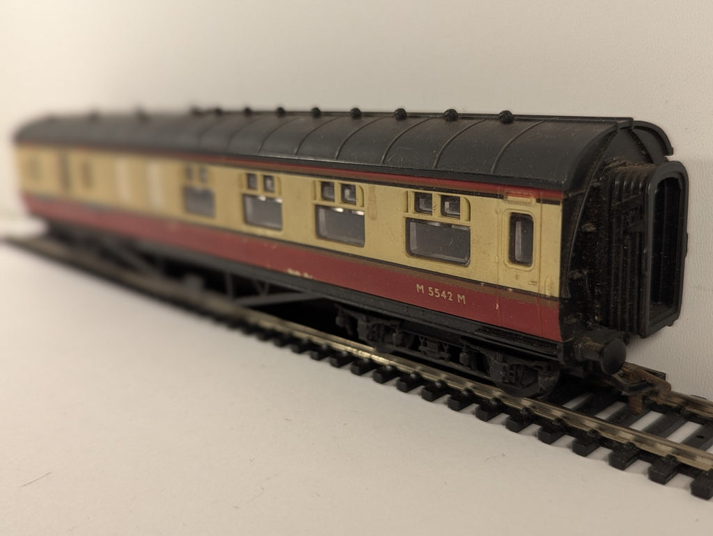 Airfix OO Gauge Stanier 57ft Brake Composite Coach Passenger Coach M 5542 M
