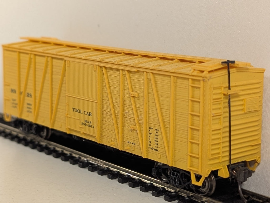 Accurail HO Gauge 40' Outside Braced Wood Boxcar Steel Ends 428 M of W Y