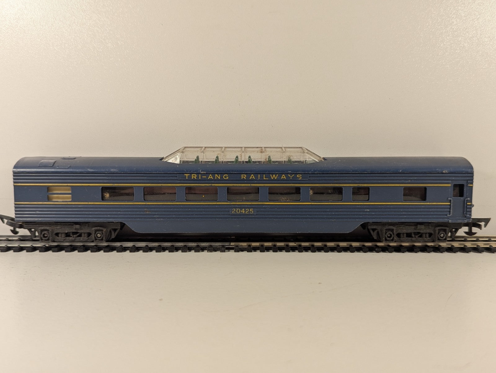 Tri-ang R132 OO Gauge Transcontinental Vista Dome Car