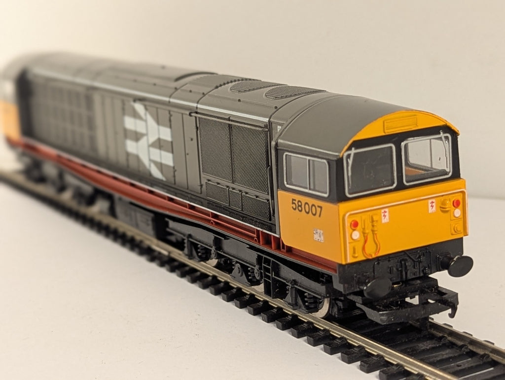 Hornby R250 Class 58 No. 58007 BR Railfreight Red Stripe - Boxed