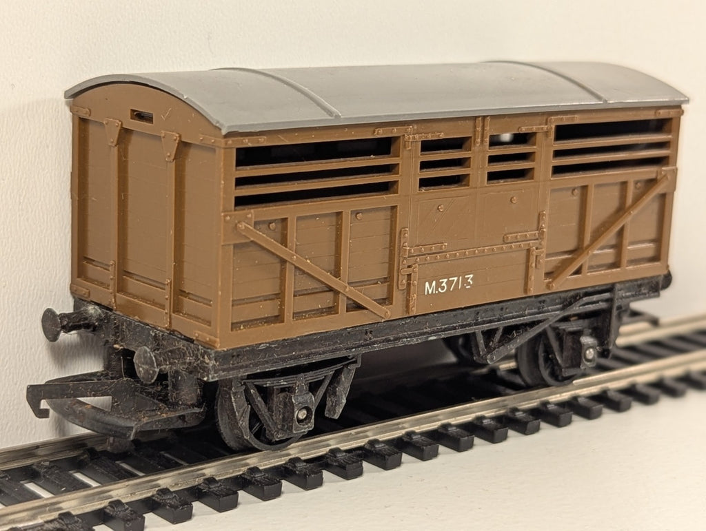 Tri-ang Hornby R122 BR 12-Ton Cattle Wagon – OO Gauge