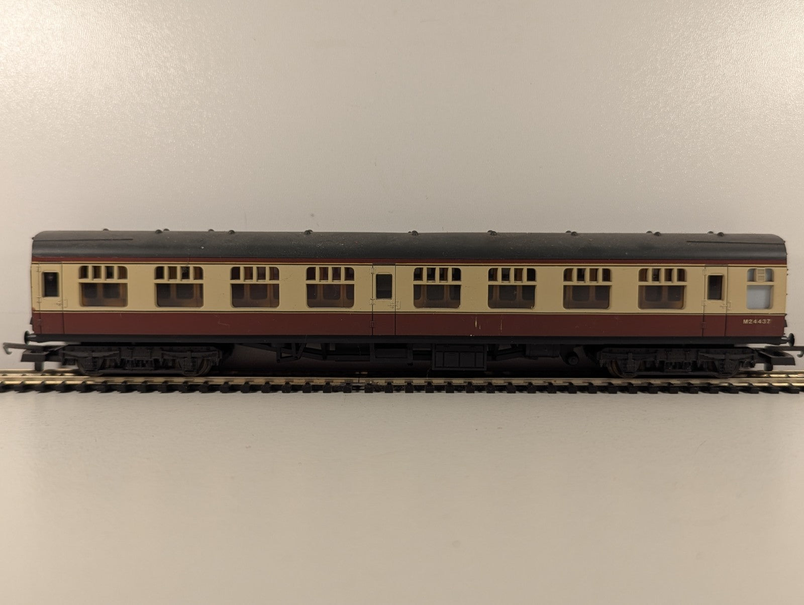 Lima OO Gauge BR Mk1 Corridor Second SK Passenger Coach M24437
