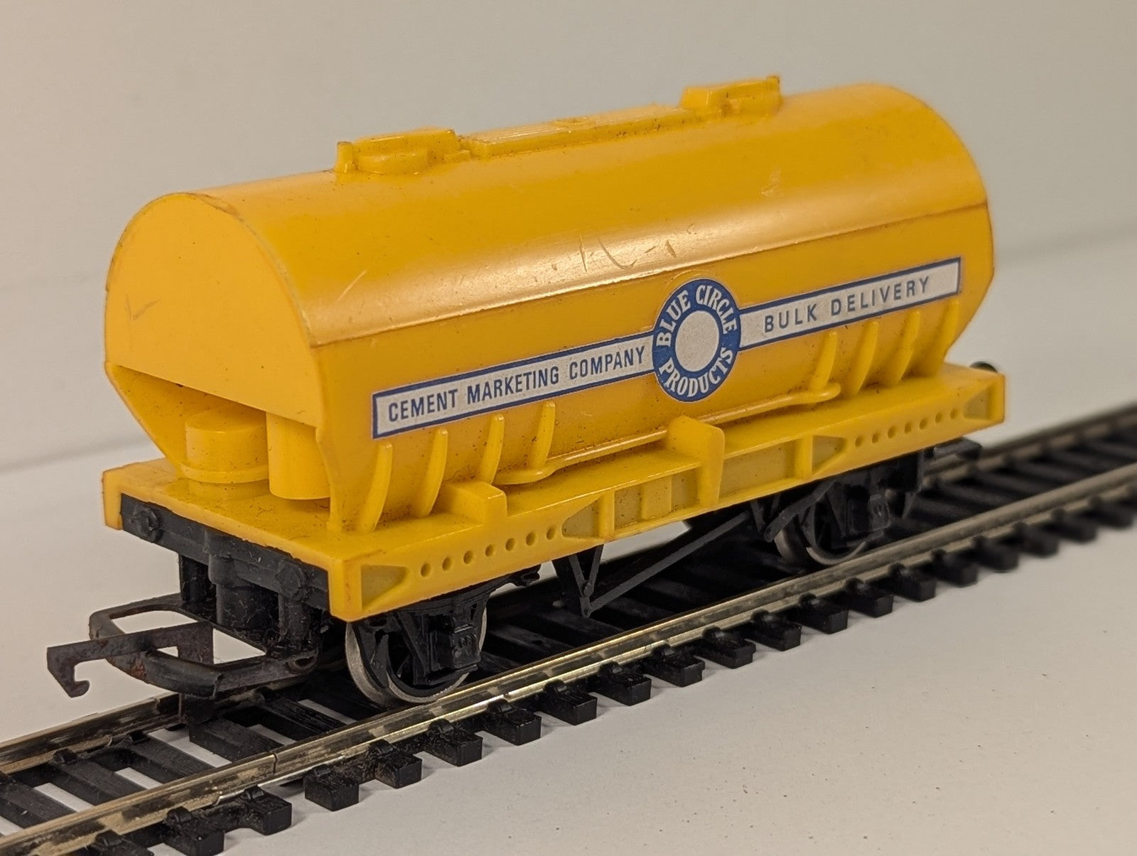 Hornby OO Gauge Presflo Cement Wagon Goods Wagon Blue Circle Cement R242