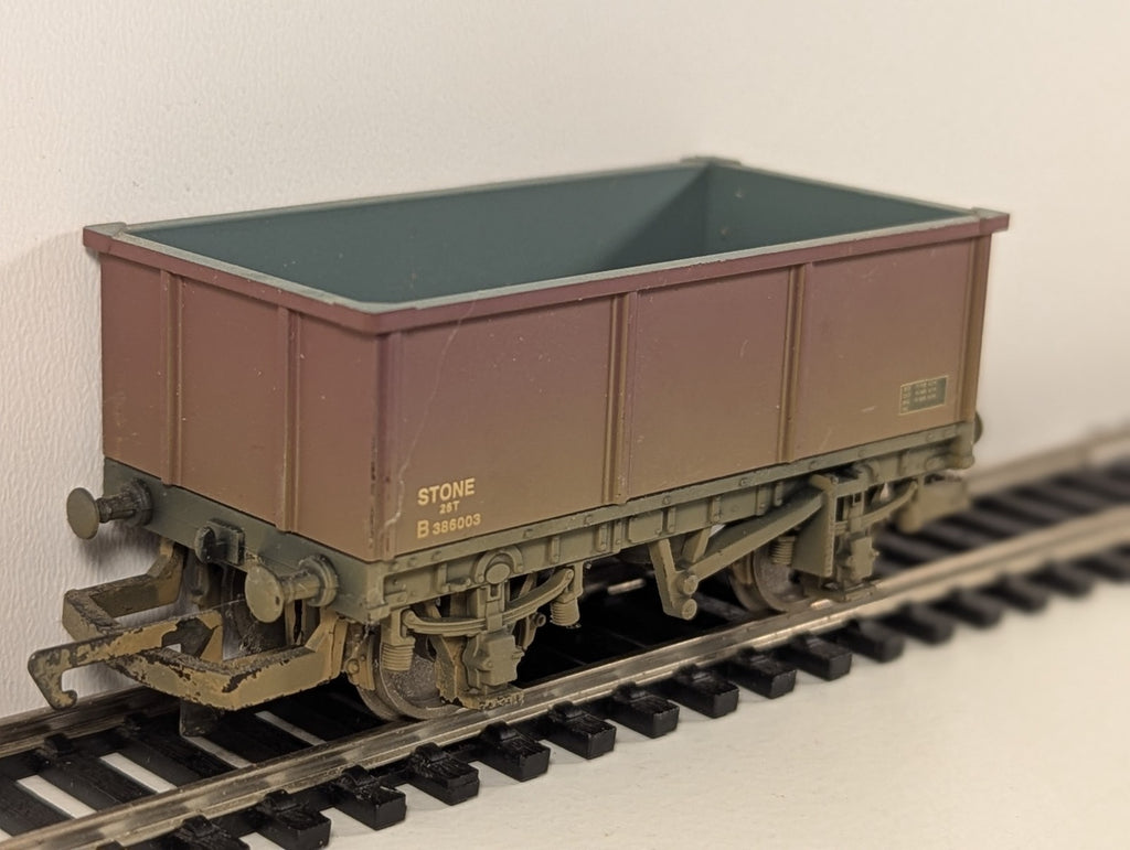 Hornby OO Gauge BR 26T Stone Mineral Wagon – B386003 (Weathered)