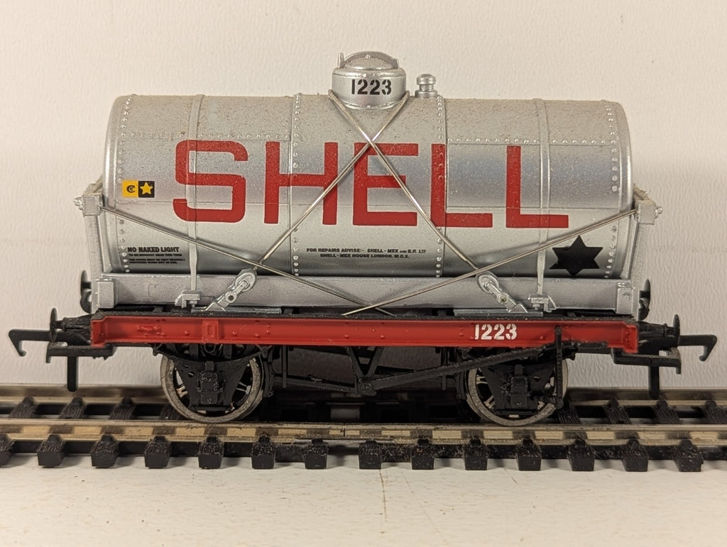 Bachmann OO Gauge 14 Ton Tank Wagon 1223 Shell / BP Silver 37-052